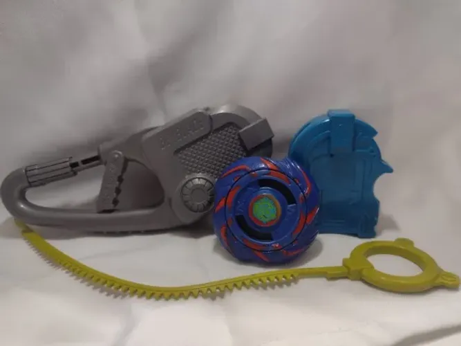 beyblade  grip + lançador + pião original - colecionador