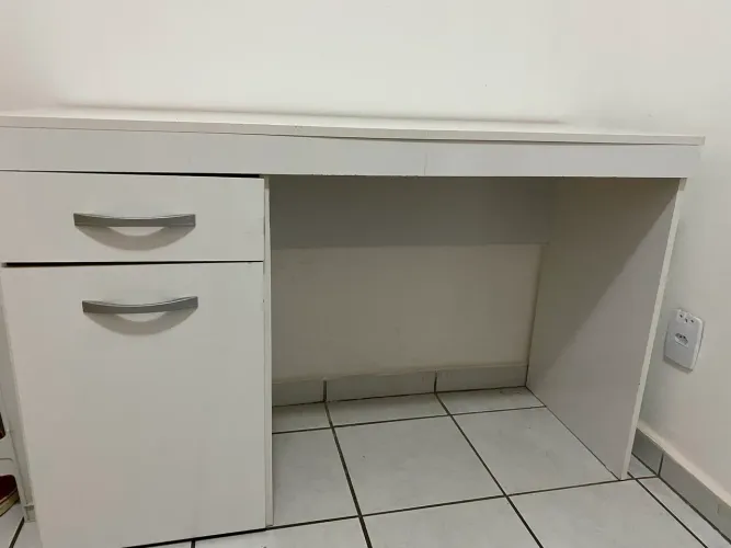 Escrivaninha/mesa de estudos