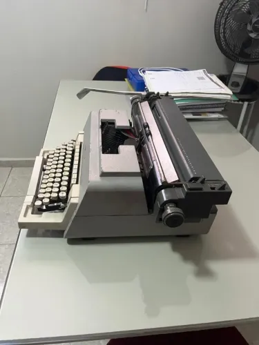 OLIVETTI LINEA 98 - ORIGINAL DE 1992 - FUNCIONANDO PERFEITAMENTE