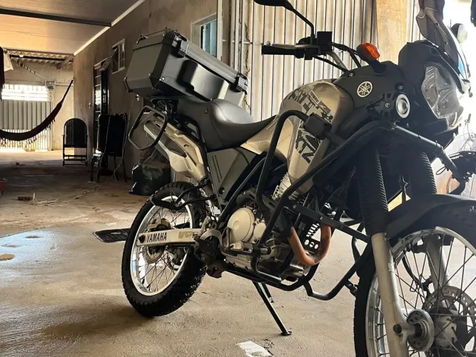 Yamaha Ténéré bege série especial 250cl moto muito conservada.