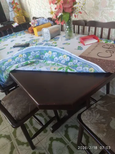 Mesa de imbuia com cadeiras