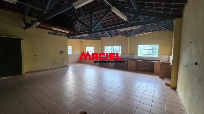 Galpão para locação na entrada de Jambeiro -1000 m2 de terreno / 1 km da Tamoios