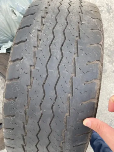Pneu Van master semi novo