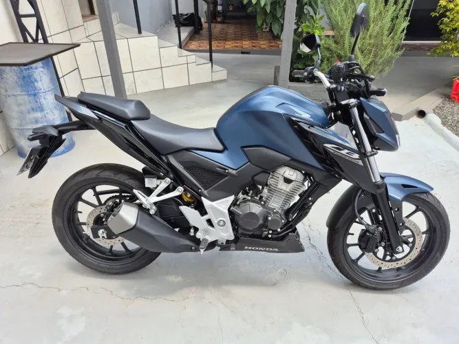 Honda 2025 CB300F Twister Flex ABS - 800Km