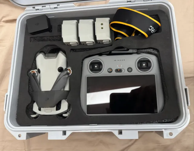 Drone DJI Mini 3 Pro Fly More Combo