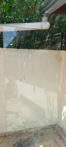2 folhas de vidro temperado ideal para porta de correr.  