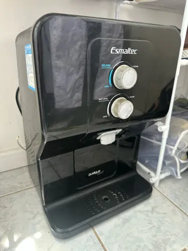 Bebedouro Purificador De Água Acqua7 Refrigerado Esmaltec Cor Preto