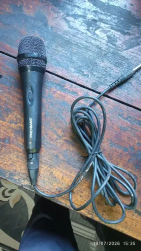 Microfone com fio