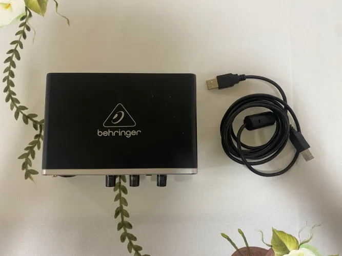 Placa de Áudio Behringer U-Phoria UMC22