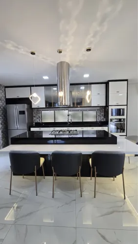 Duplex de Esquina Porteira Fechada , 5 quartos, 300 m2 , na Cidadr Alpha Ceará 