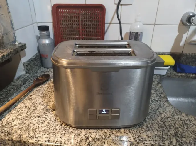 Torradeira Electrolux com timer digital e programação valor 185. Aceito proposta