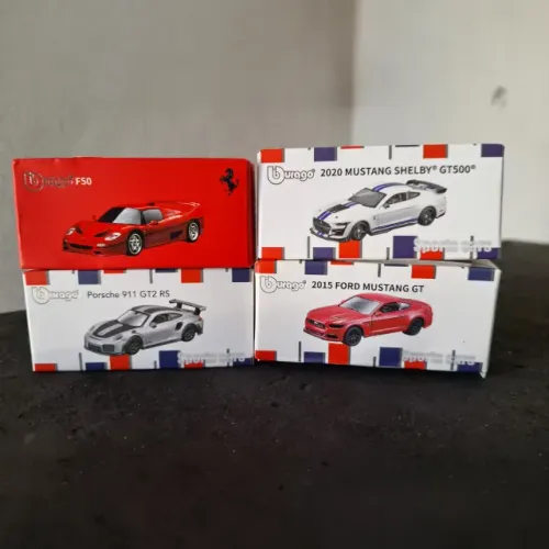 Miniaturas Bburago 1:64 R$ 55 cada - 4 por R$ 200