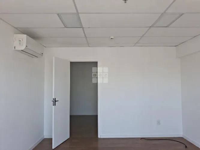 Sala comercial para venda ou locação em São Paulo-SP, Barra Funda: 1 banheiro, 36,20 m² de