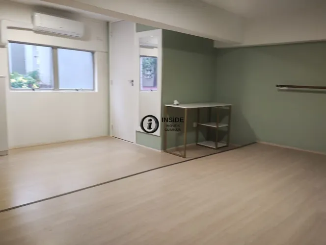 Sala comercial com mesanino na enseada