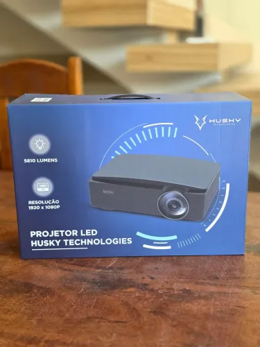Projetor Android Husky Full HD 1080p 5810 Lumens Smart Wi-Fi Novo Lacrado NF e Garantia
