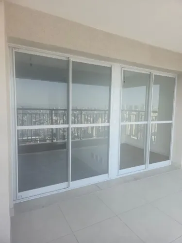 Duas Porta Balcão medidas medidas de cada Altura 2,20 por 1,75 de largura cada