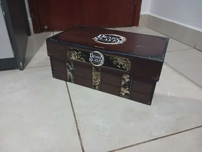 Box de demon slayer, com 2 marca páginas, com caixa