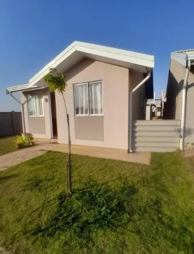 Casa residencial à venda em Iperó/SP (Jd. Vitorino) | 2 quartos | Quintal com gramado