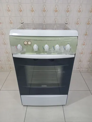 Fogão Dako Magister, 04 bocas, acendimento automático. Reparo: Válvula está vazando Gás.