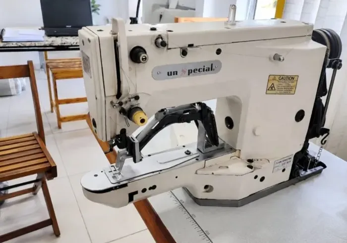 maquina de costura traveti
