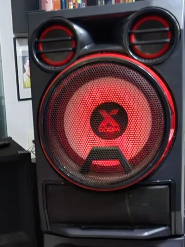 Caixas Xboom LG em perfeito estado.