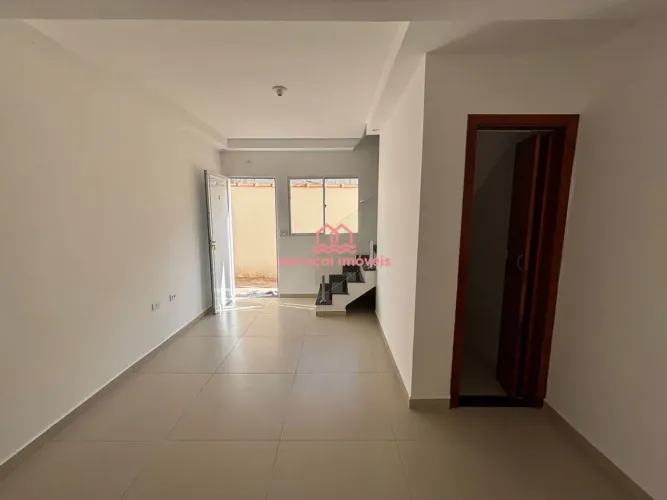 Sobrado 2 Quartos em Condomínio fechado no Bairro Maracanã - Praia Grande/SP