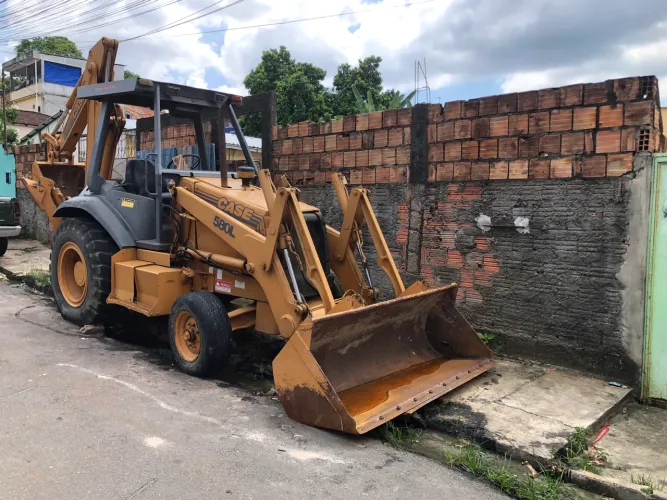 Retroescavadeira Case 580L