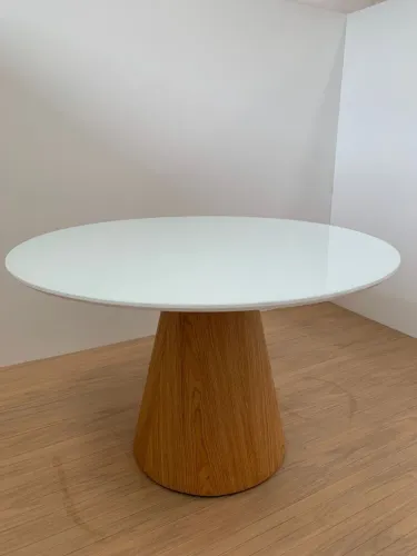 Mesa cone diâmetro 1,50 com vidro / cor pau ferro 