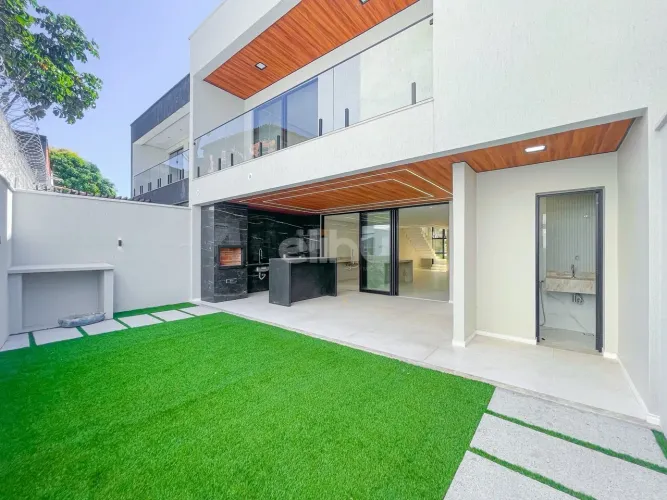 Casa alto padrão | Maraponga | 4 Suítes | 2 vagas | 234 m² à venda