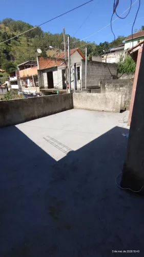 Imobiliária disponibiliza Casa com 3 quartos e garagem