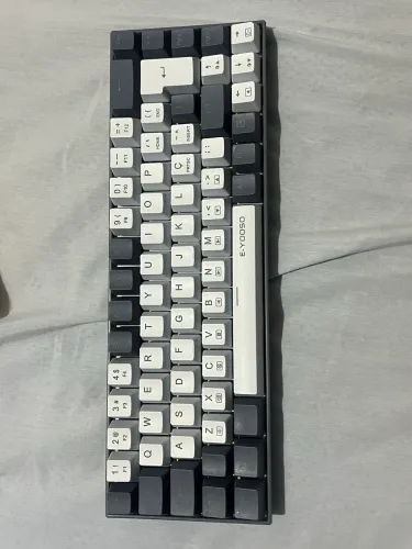 teclado e-yooso z686 switch vermelho com 68 teclas