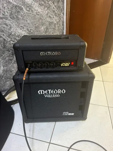 Cubo de baixo meteoro vulcano