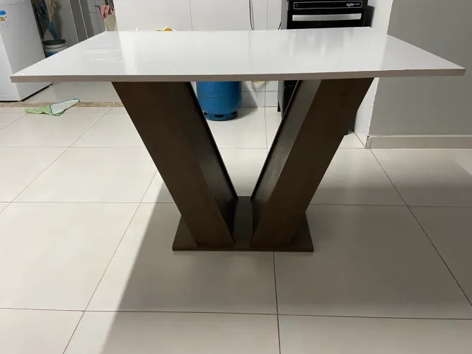 Mesa sem cadeiras