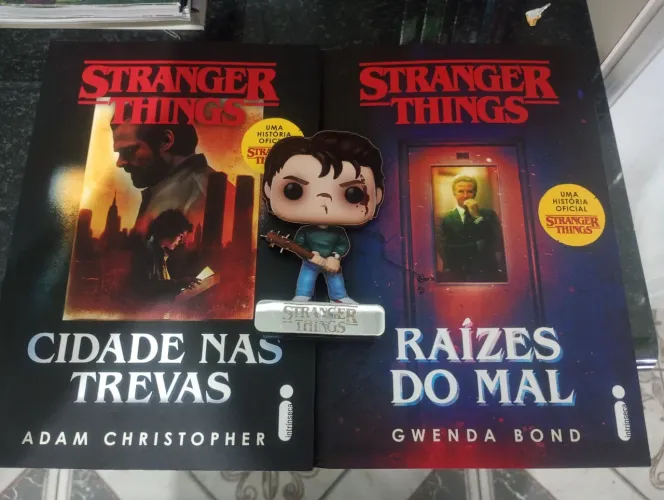 LIVROS STRANGER THINGS