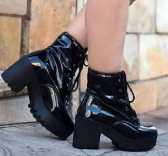 Bota coturno vinil 