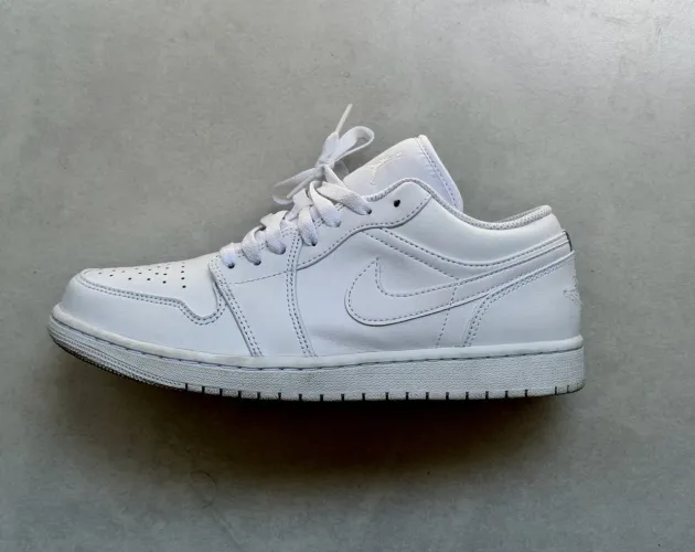 Tenis Air Jordan 1 Low branco tamanho 40