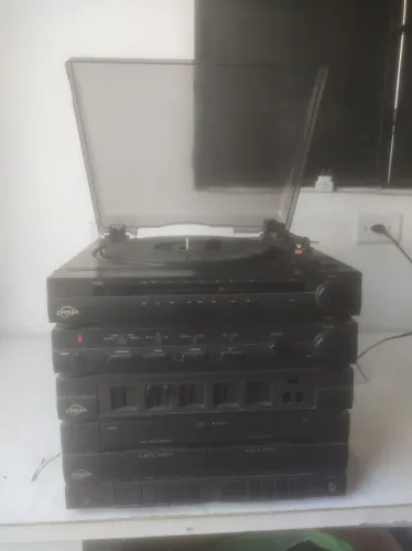 Som toca disco não sei si esta funcionando vendo no estado