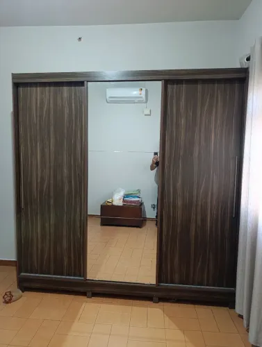 Guarda-roupa 3 portas de correr com espelho 