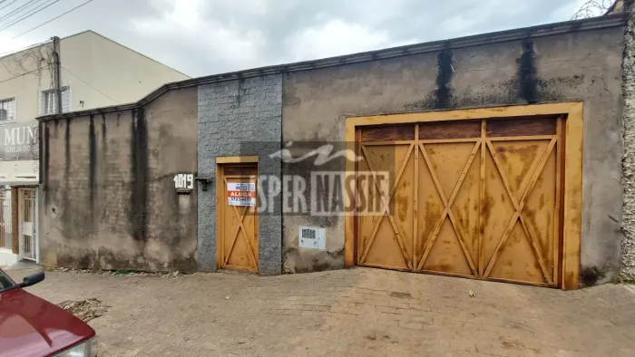 Aluga-se imóvel residencial/comercial com 111m² no Centro