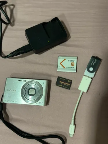 CÂMERA SONY CYBER-SHOT