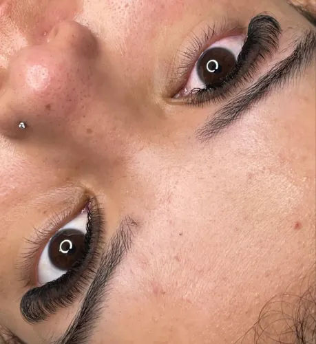 Modelos para design + henna e Extensão de cílios 