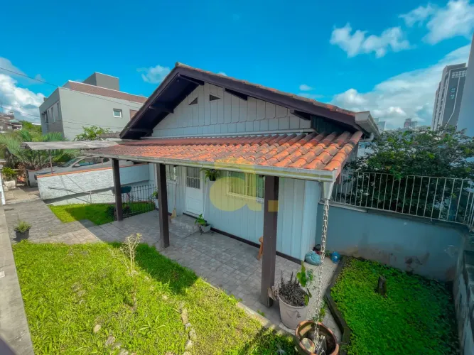 CASA EM ÓTIMA LOCALIZAÇÃO NA VILA NOVA, BLUMENAU
