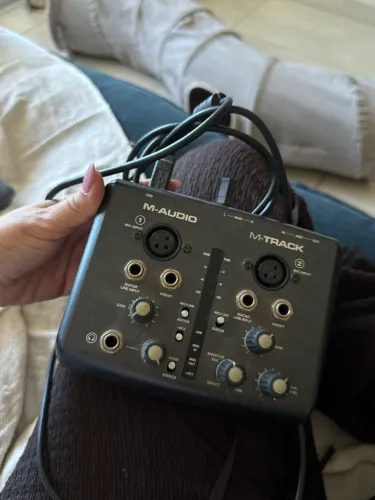 Interface de Áudio M-Audio M-Track Plus