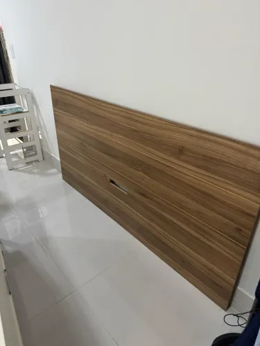 Rack com Painel para TV 1,80 m - Amadeirado e Branco (Adesivado em Cinza)