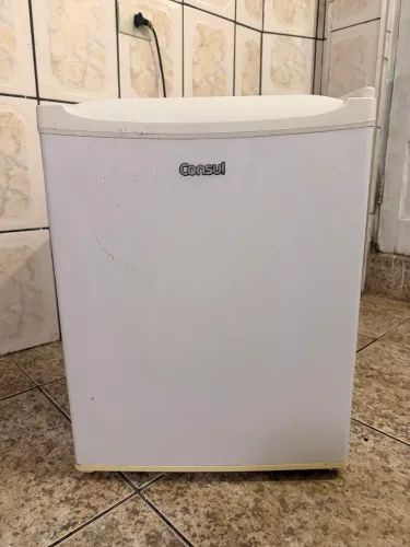 Frigobar Consul 80L Branco 220v - Excelente estado