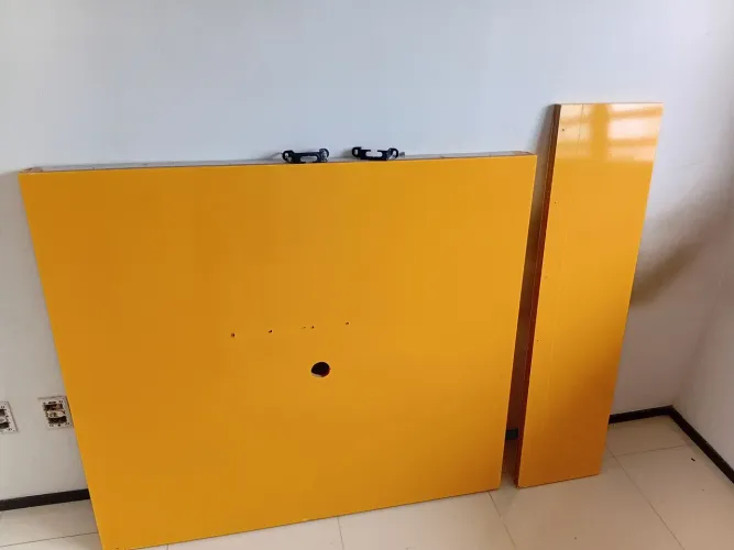 Painel fórmica amarelo usado