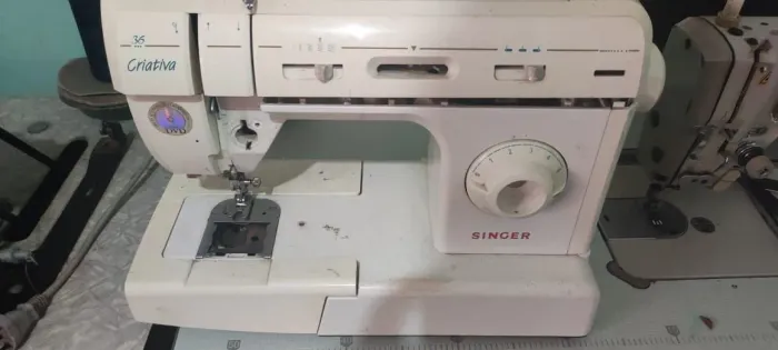 Vendo máquina de costura caseira 100 reais cada  uma 