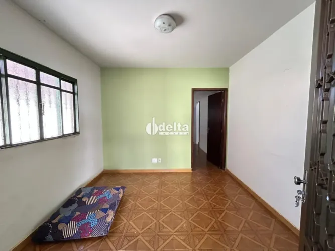 Casa residencial com 3 quartos sendo 1 suíte disponível para locação no bairro Custódio Pe