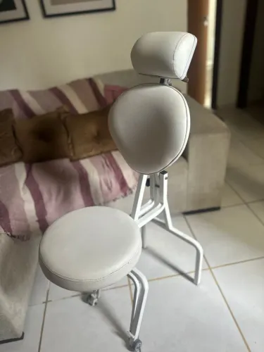 Cadeira para designer de sobrancelha
