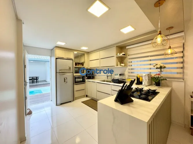 Casa mobiliada com 4 dormitórios e piscina em São José